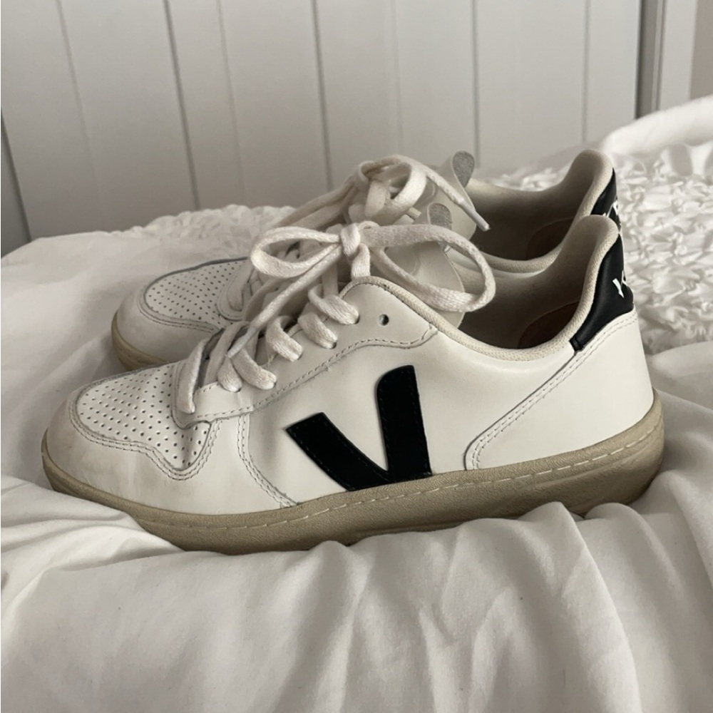VEJA women’s shoes.